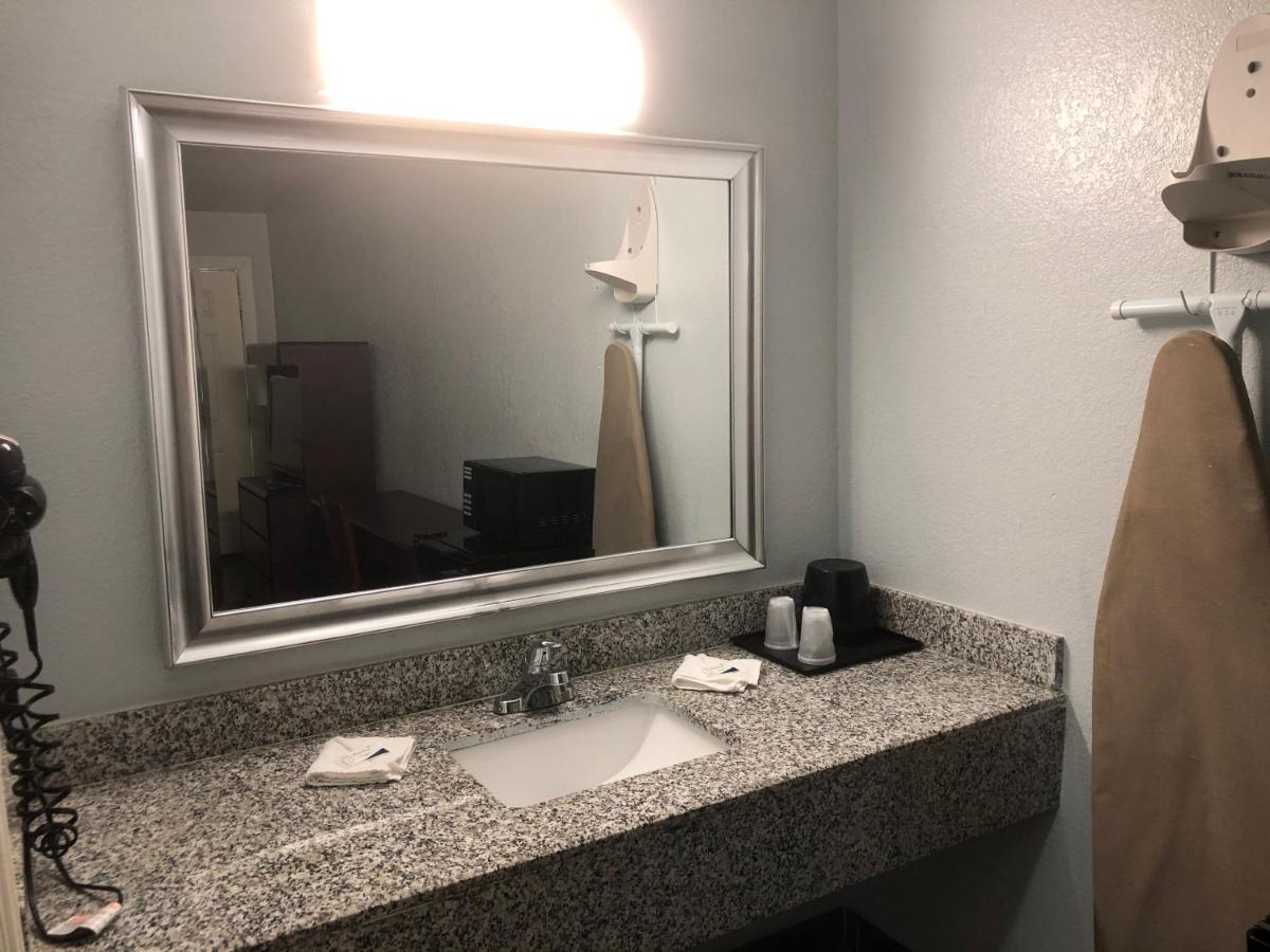 Hwy 59 Motel Laredo Medical Center Dış mekan fotoğraf